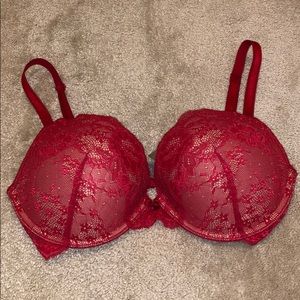 Victoria’s Secret 32DD beautiful red lace bra!